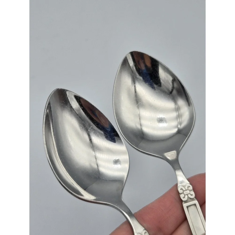 Oneida Community Madrid Stainless 2 Oval‎ Soup Spoons No Black Flatware 6 7/8